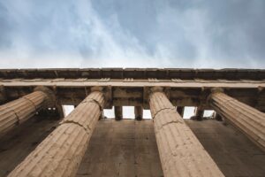 Understand the Link Between Philosophy and Psychology 1 Looking up at Europe architecture. Ancient Greek buildings